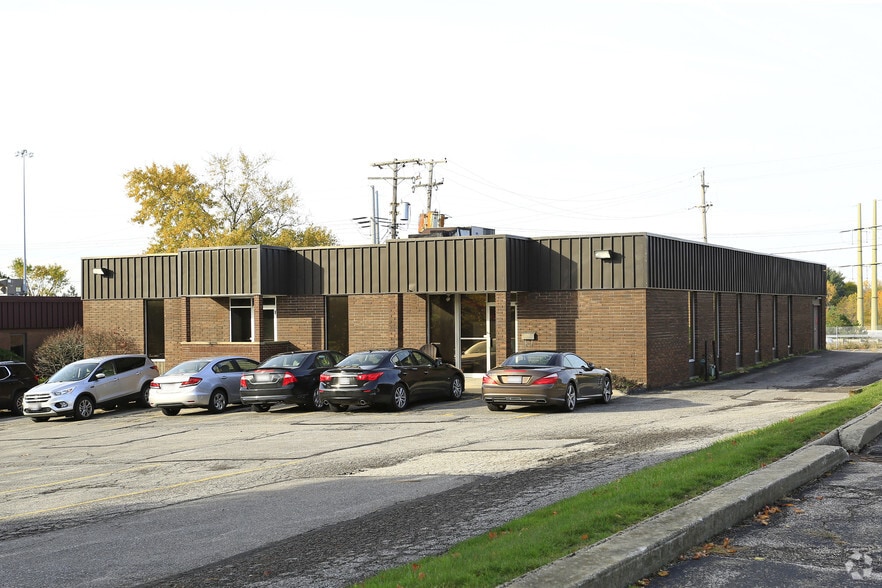 7835 Freeway Cir, Middleburg Heights, OH 44130