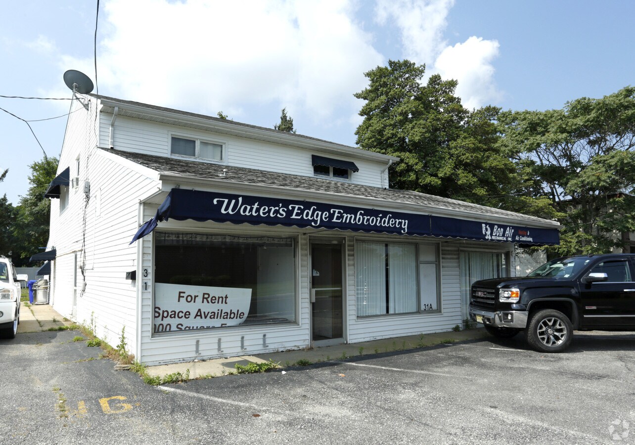 31 Princeton Ave, Brick, NJ 08724