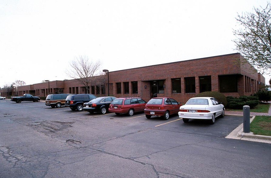 221 Mitchell Ct, Addison, IL for sale - Primary Photo - Image 1 of 1