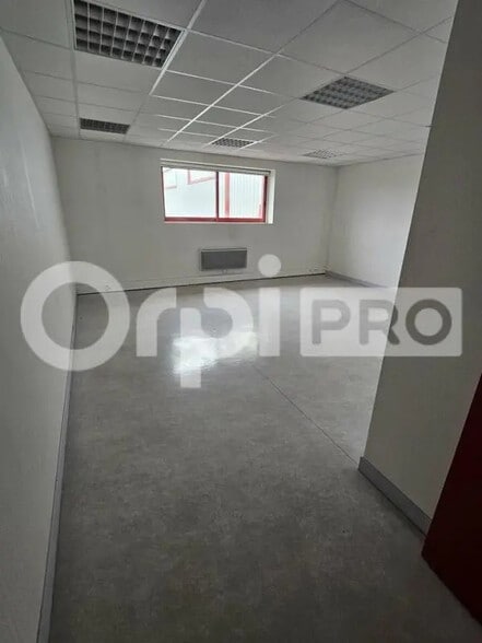 Office in Reims for lease - Interior Photo - Image 3 of 6