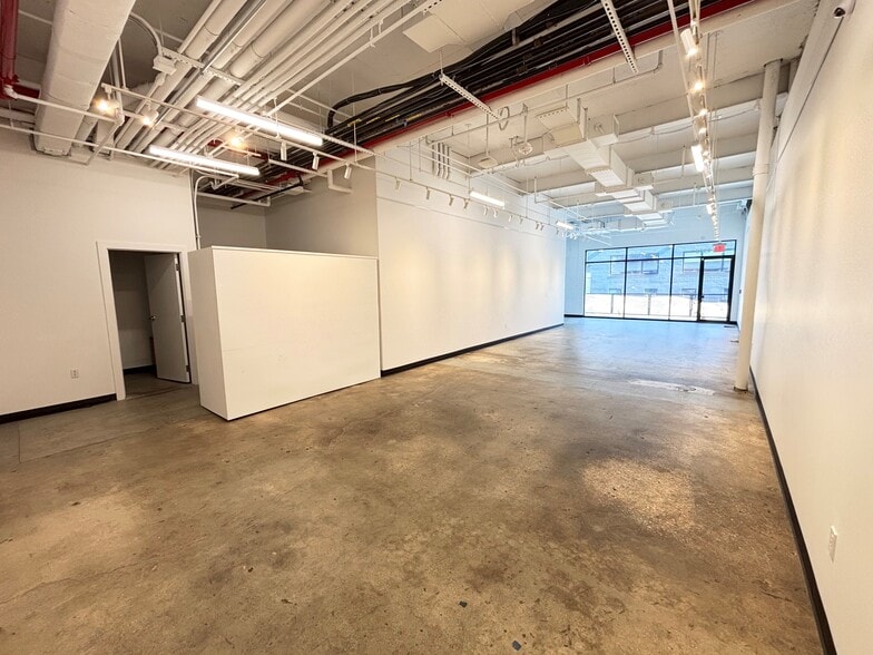 4346 12th St, Long Island City, NY for lease - Interior Photo - Image 3 of 10