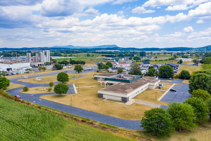 147 Dinkel Ave, Mount Crawford, VA for lease - Building Photo - Image 2 of 20