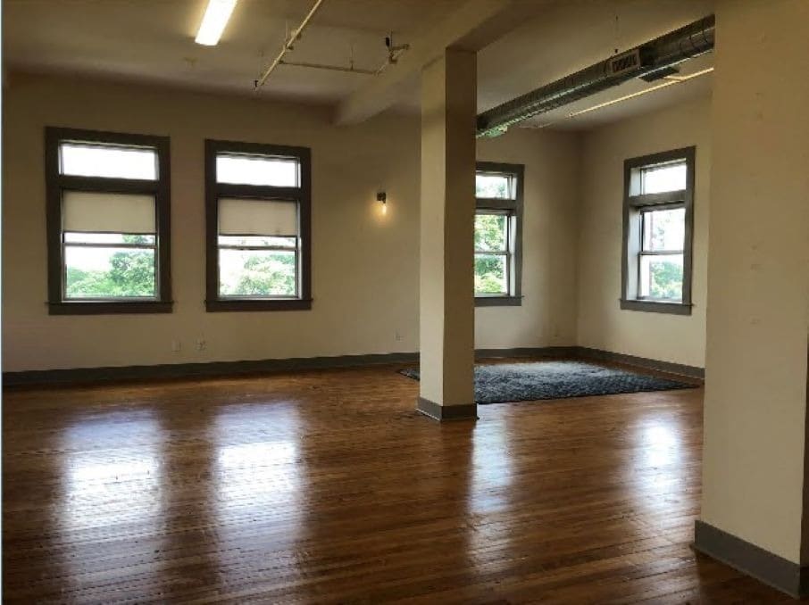 1111 W 39th St, Kansas City, MO for lease Interior Photo- Image 1 of 8