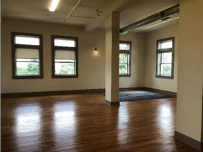 1111 W 39th St, Kansas City, MO for lease Interior Photo- Image 1 of 8