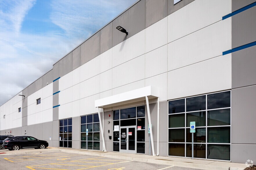 1055-1065 Sesame St, Bensenville, IL for lease - Building Photo - Image 2 of 3