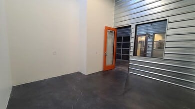 2195 Hyacinth St NE, Salem, OR for lease Interior Photo- Image 2 of 2