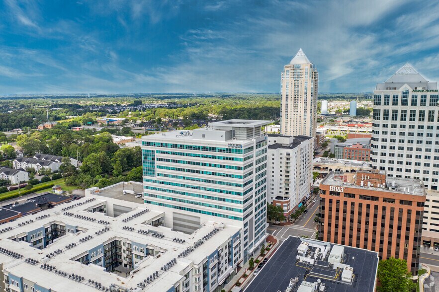 4525 Main St, Virginia Beach, VA for lease - Building Photo - Image 3 of 7