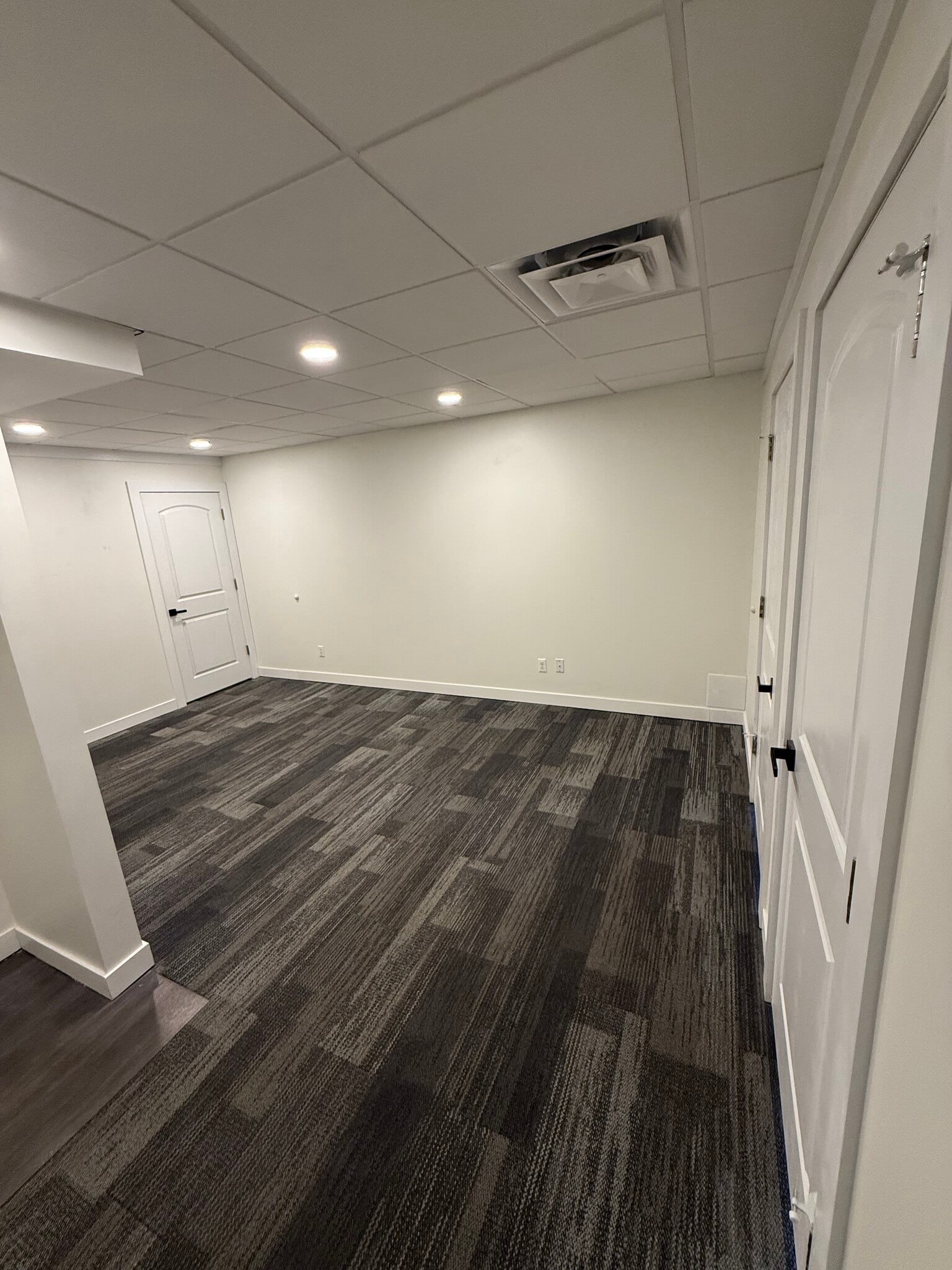 600-640 N Old Woodward Ave, Birmingham, MI for lease Interior Photo- Image 1 of 6