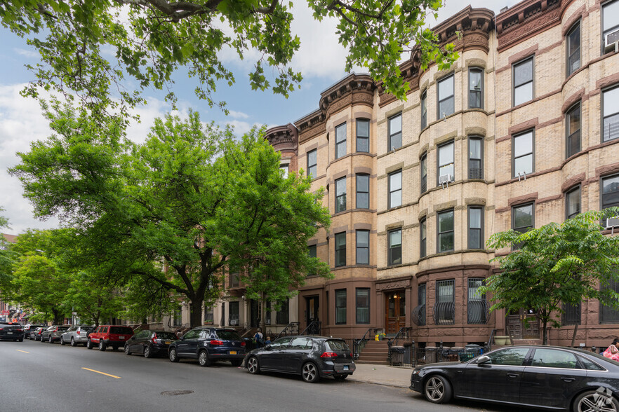 766 Union Street, Brooklyn, NY for sale - Primary Photo - Image 1 of 8