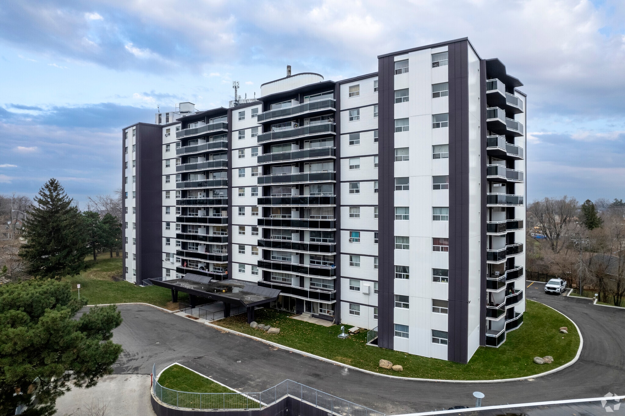 2570 Kingston Rd, Toronto, ON for sale Primary Photo- Image 1 of 1