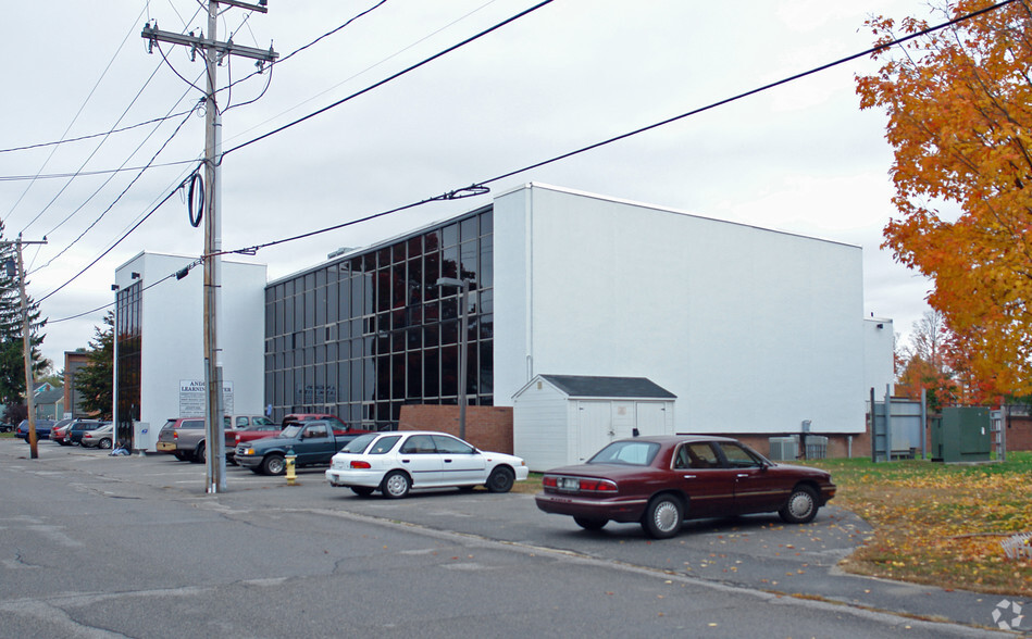 21 Bradeen St, Springvale, ME for lease - Building Photo - Image 3 of 5