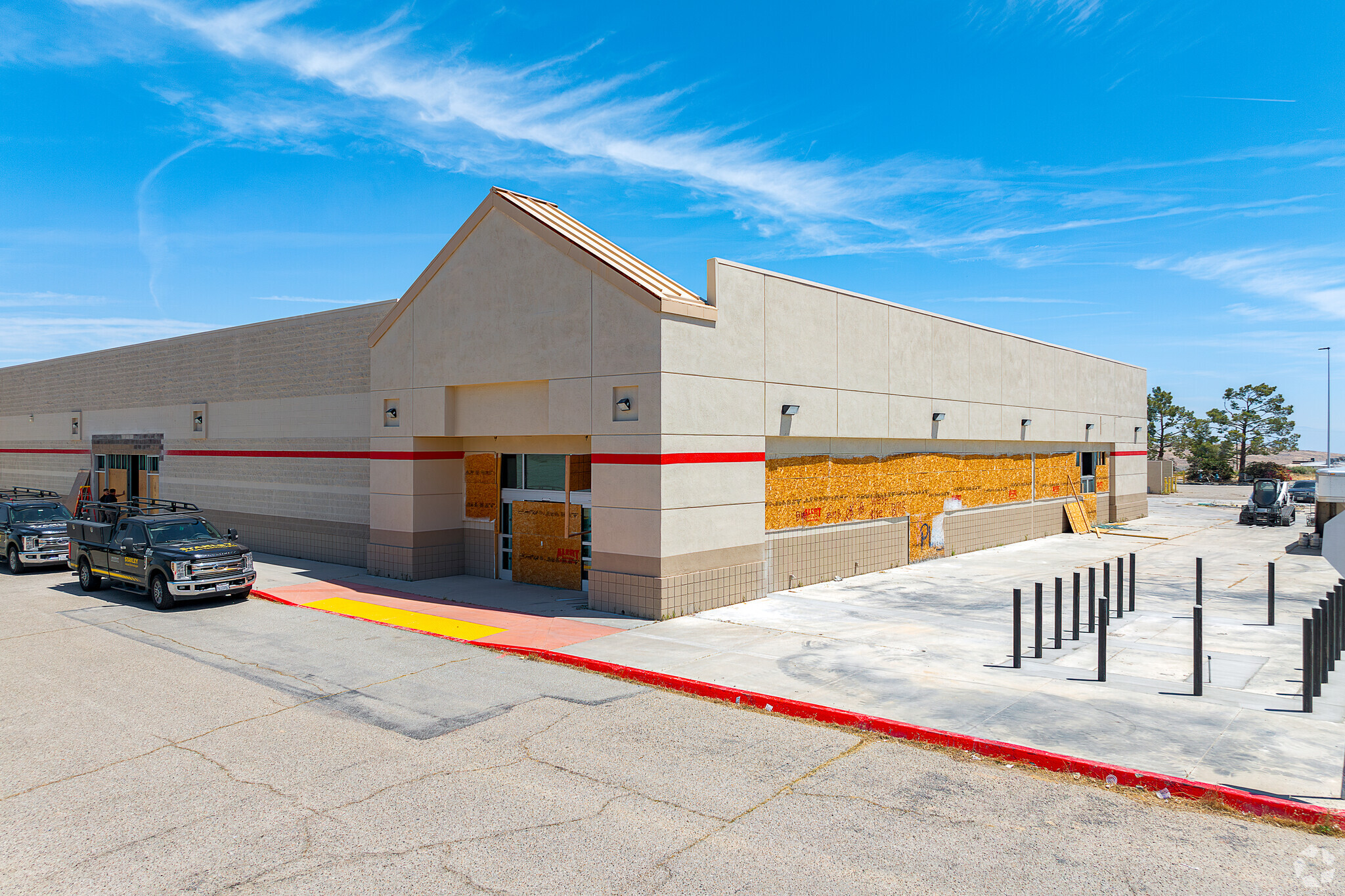 301 Gardner Field Rd, Taft, CA for lease Building Photo- Image 1 of 4