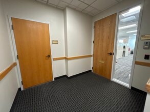 600 Town Center Rd, Matteson, IL for lease Building Photo- Image 2 of 6