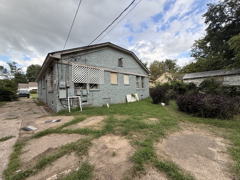 2812 E Admiral Ct, Tulsa, OK for sale - Building Photo - Image 2 of 5