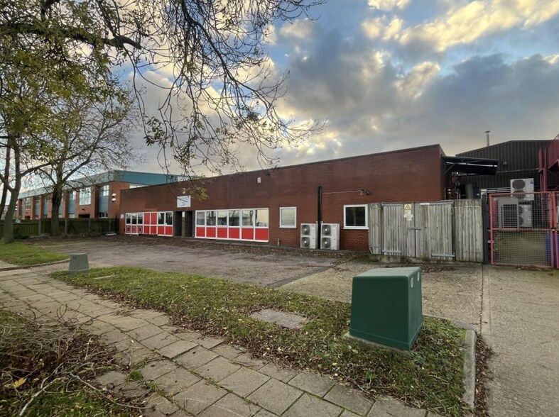 1 Caxton Way, Stevenage for sale - Primary Photo - Image 1 of 1