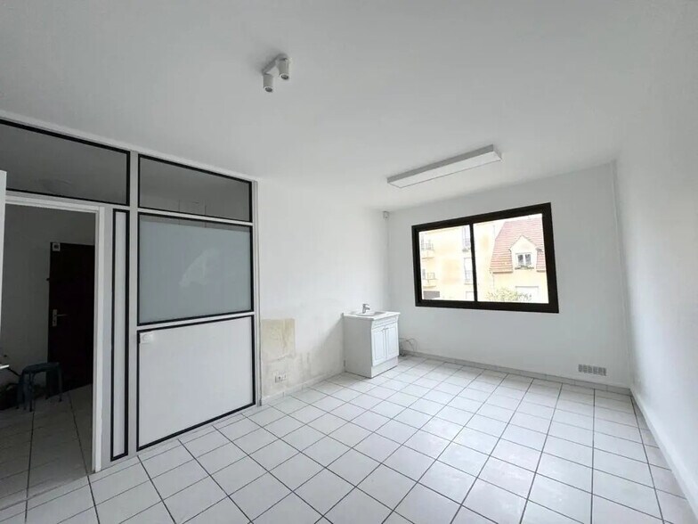 Office in Conflans-Sainte-Honorine for lease - Interior Photo - Image 2 of 8