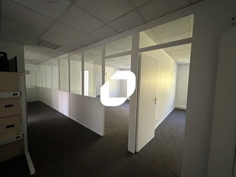 Office in Noisy-le-Grand for sale - Interior Photo - Image 2 of 6