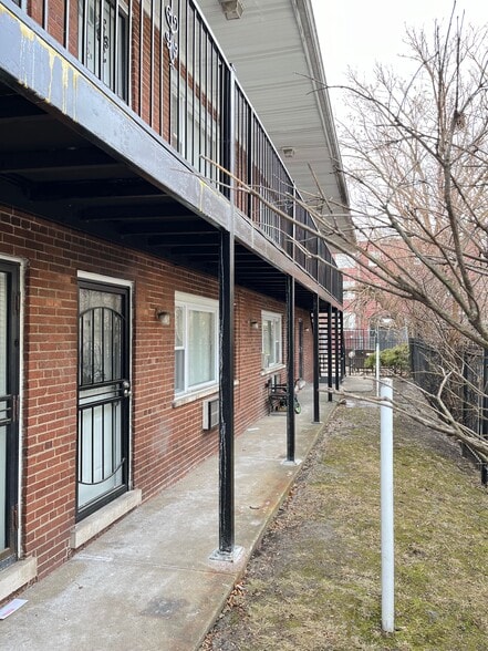 7948 S Dobson Ave, Chicago, IL for sale - Building Photo - Image 3 of 6