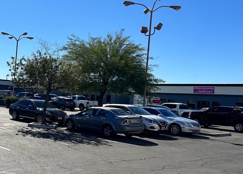 4225 S Eastern Ave, Las Vegas, NV for lease - Building Photo - Image 2 of 4