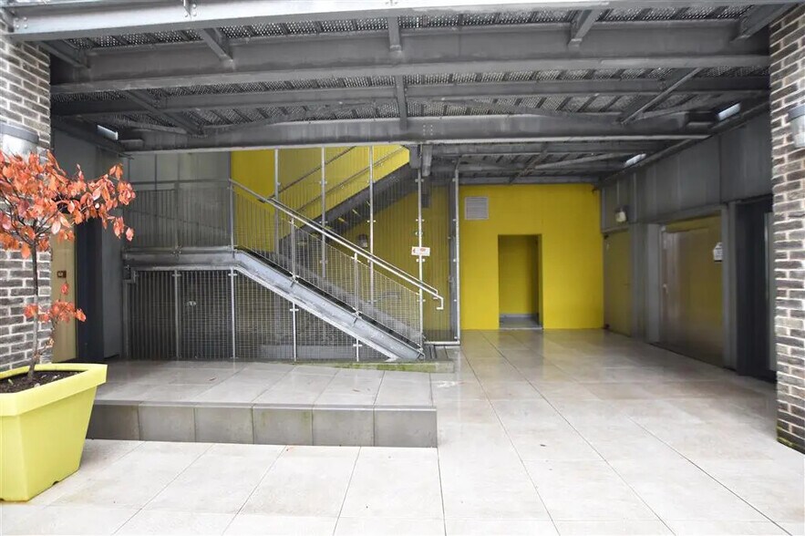 Office in Paris for lease - Building Photo - Image 1 of 4