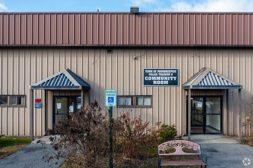 17-23 Tucker Dr, Poughkeepsie, NY for sale - Building Photo - Image 3 of 4