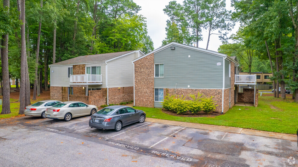 104 Landmark Ct, Newport News, VA for sale - Primary Photo - Image 1 of 21