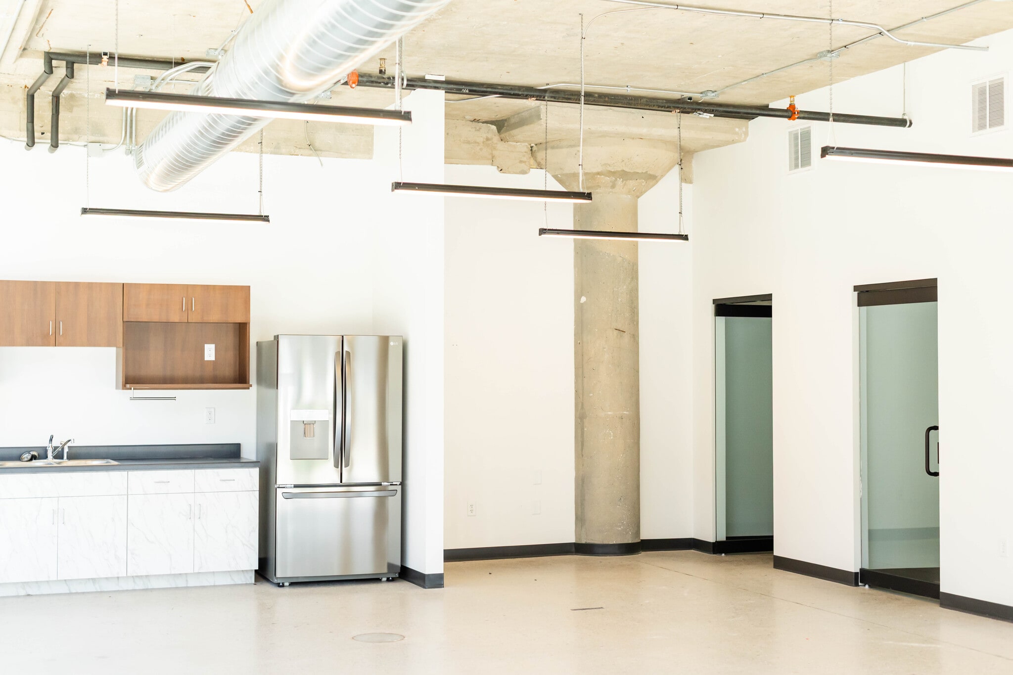 540 N Broadway, Green Bay, WI for lease Interior Photo- Image 1 of 7