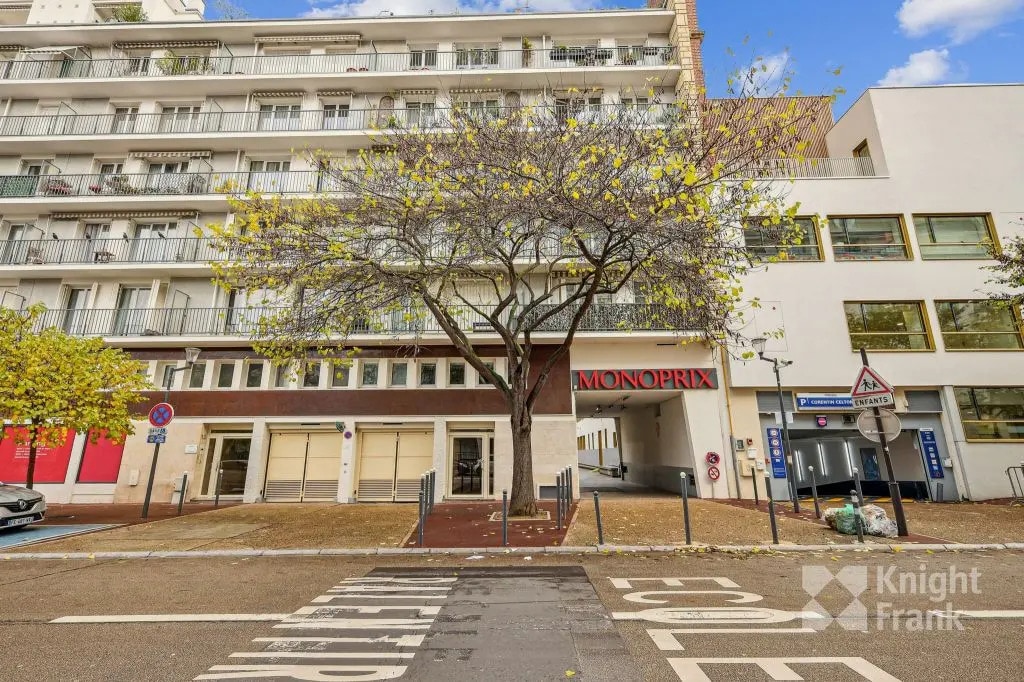 Office in Issy-les-Moulineaux for lease Building Photo- Image 1 of 10