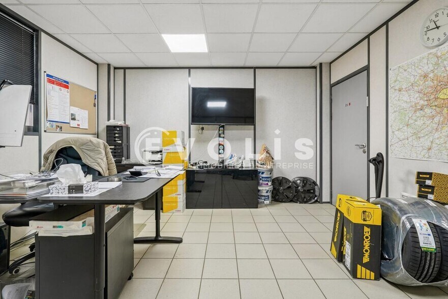 Office in Creteil for lease - Interior Photo - Image 1 of 7