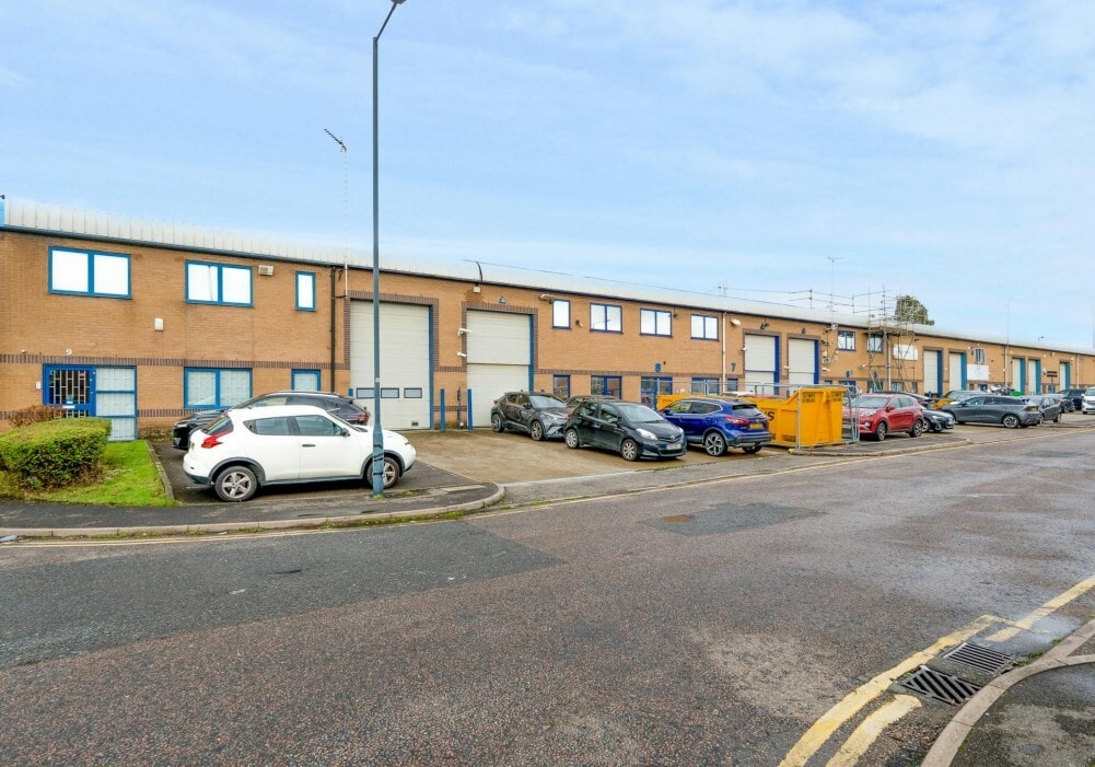 Iron Bridge Clos, London for sale Primary Photo- Image 1 of 25