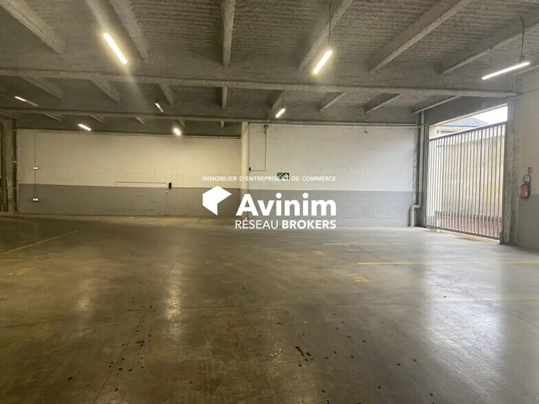 Industrial in Saint-Maur-des-Fossés for lease - Building Photo - Image 1 of 2
