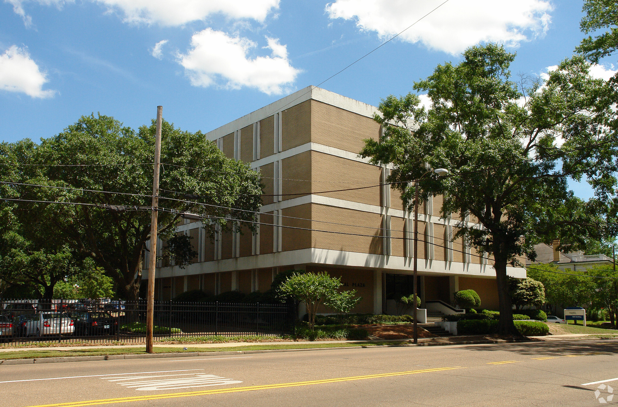 1600 N State St, Jackson, MS for sale Primary Photo- Image 1 of 3