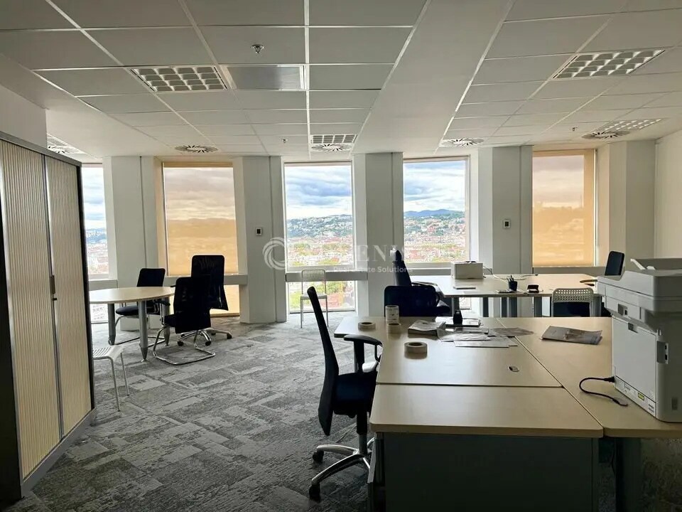 Location Bureaux 80 m² - Photo 1