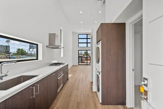 5617 Klump Ave, North Hollywood, CA for lease Interior Photo- Image 1 of 9