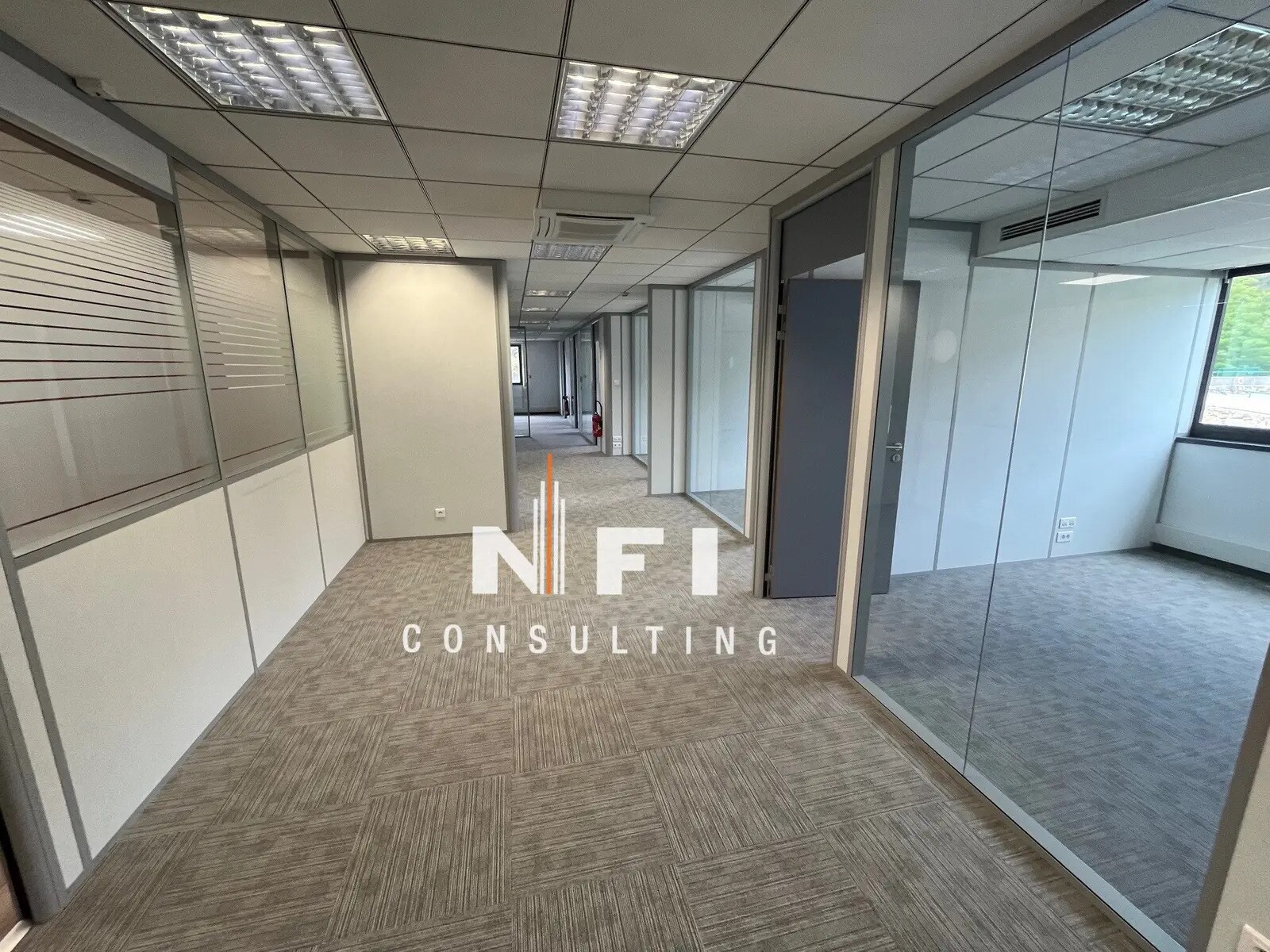 Office in Valbonne for lease Interior Photo- Image 1 of 6