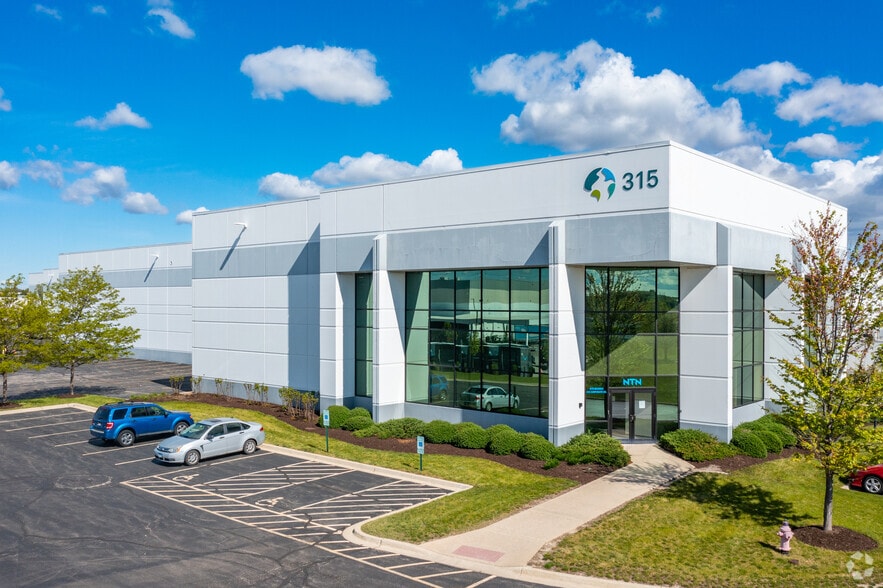 305-325 Corporate Dr, Elgin, IL for lease - Primary Photo - Image 1 of 6