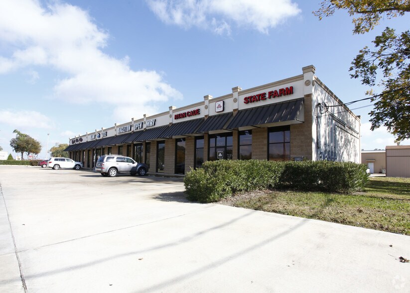 701 N Front St, Angleton, TX 77515