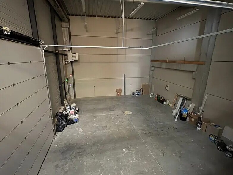 Office in Saint-Quentin-Fallavier for lease - Interior Photo - Image 3 of 6