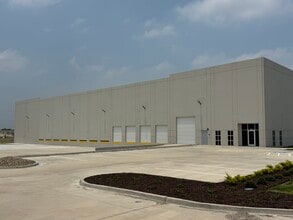 Industrial Circle, Brownsville, TX for lease Building Photo- Image 1 of 5