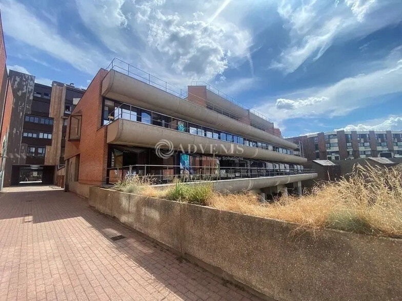 Office in Cergy for sale - Building Photo - Image 2 of 10