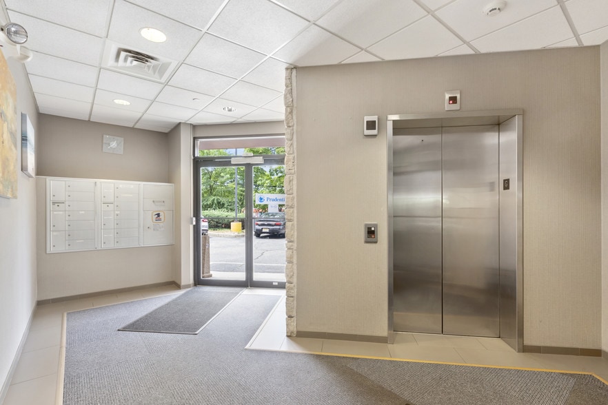 11-13 Sunflower Ave, Paramus, NJ for lease - Interior Photo - Image 3 of 7