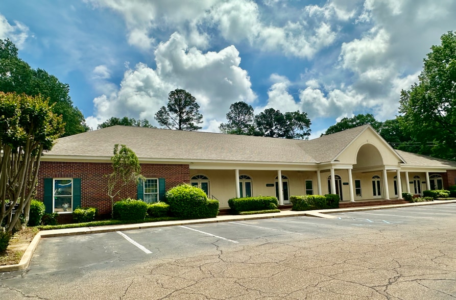 5800 Ridgewood Rd, Jackson, MS for sale - Building Photo - Image 2 of 8