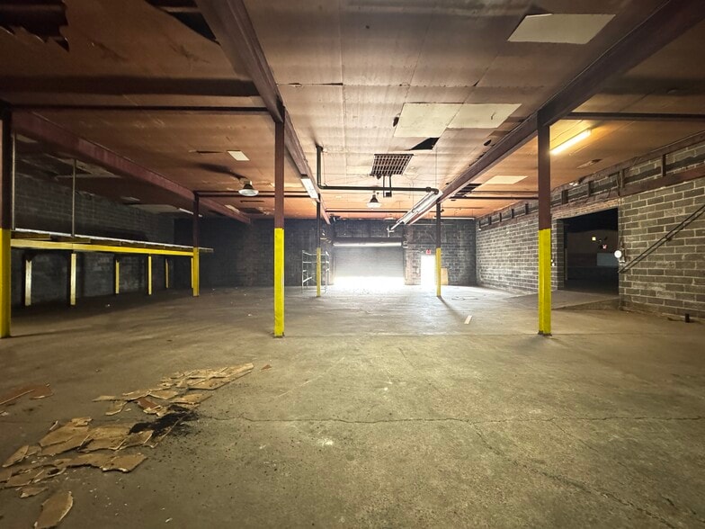 32 1st St, Hackensack, NJ for lease - Building Photo - Image 2 of 4