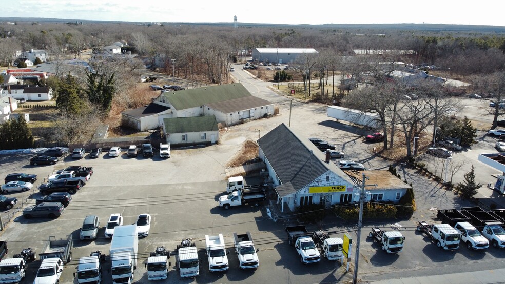 1309 Old Country Rd, Riverhead, NY for lease - Building Photo - Image 3 of 6