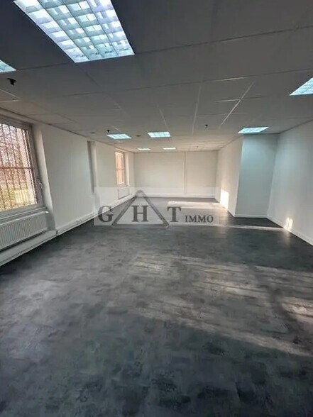 Industrial in Bagnolet for lease - Interior Photo - Image 3 of 7