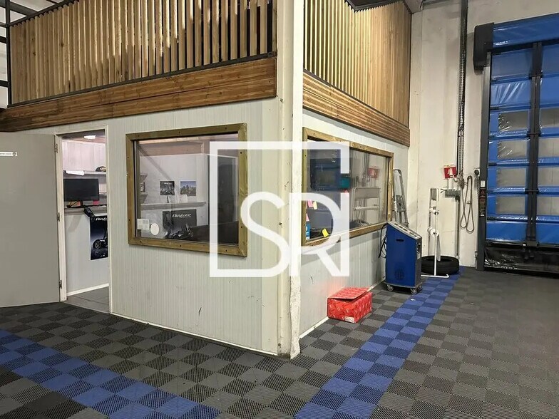 Industrial in Saint-Yorre for sale - Interior Photo - Image 3 of 10