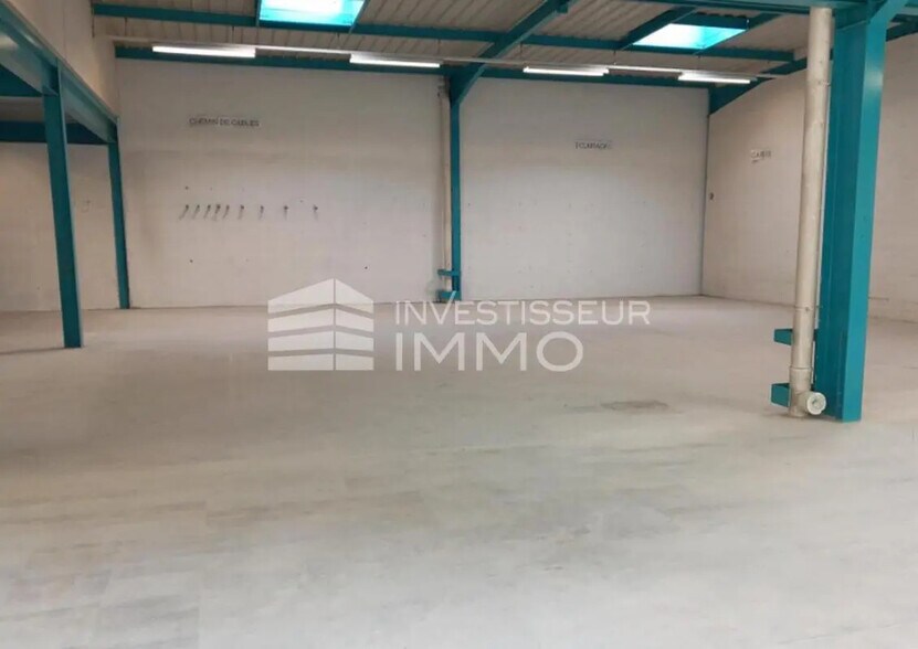 Flex in Tremblay-en-France for lease - Interior Photo - Image 3 of 10