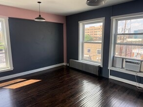 104 W 4th St, Royal Oak, MI for lease Interior Photo- Image 1 of 5