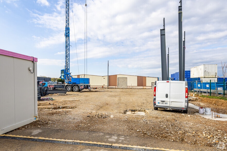 22 Avenue Du 24 Août 1944, Corbas for lease - Building Photo - Image 3 of 7