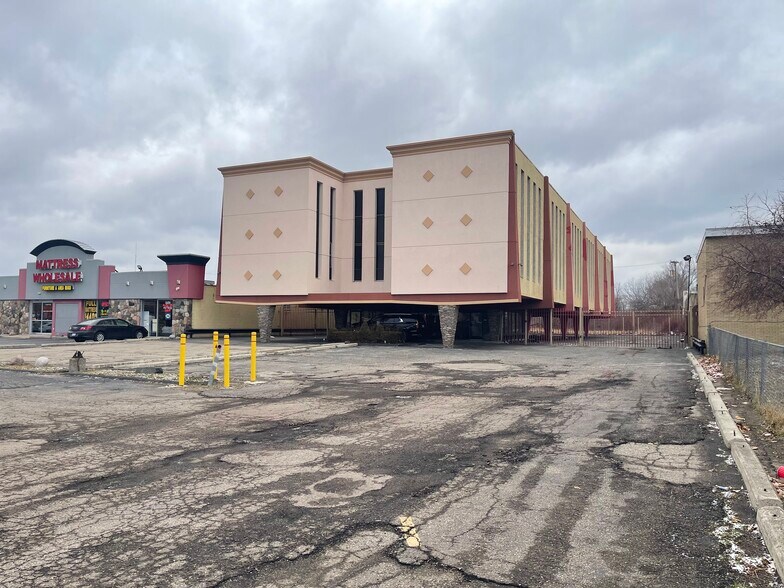 14500 W 8 Mile Rd, Oak Park, MI for sale - Building Photo - Image 1 of 13